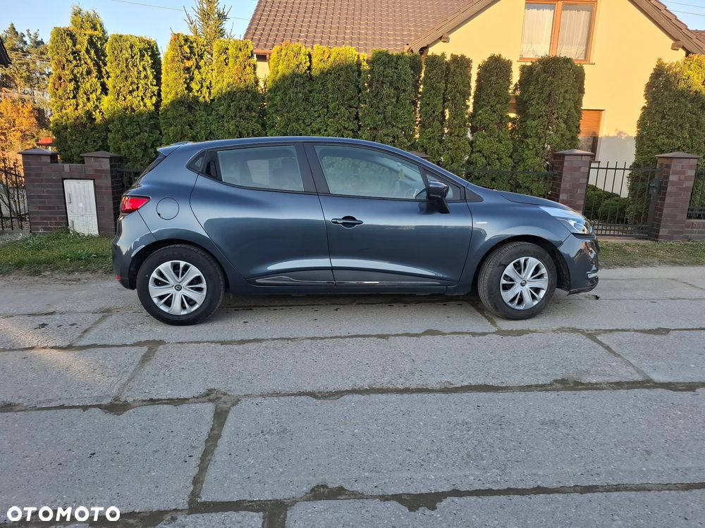 Renault Clio 1.2 16V 75 Limited - 9