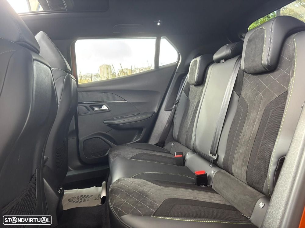 Peugeot e-2008 50 kWh GT - 39