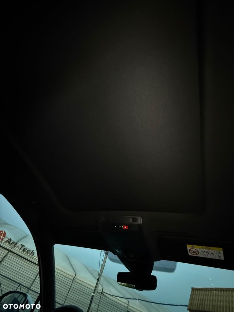 Volkswagen Passat Variant 2.0 TDI SCR DSG Elegance - 25