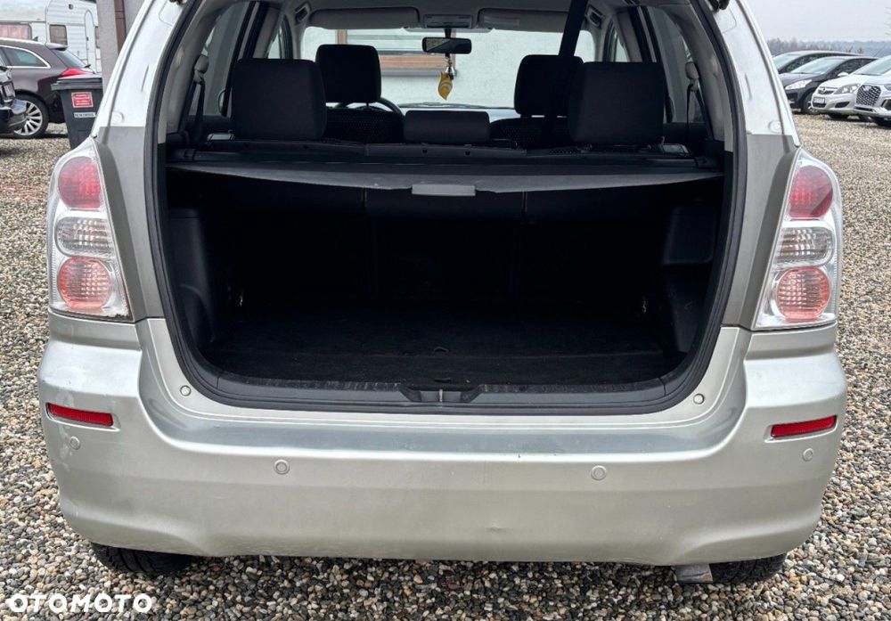 Toyota Corolla Verso - 19