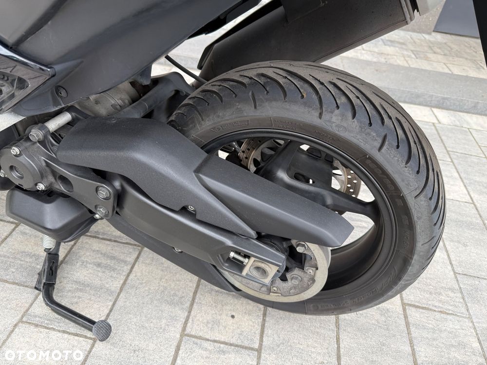 Yamaha Tmax - 16