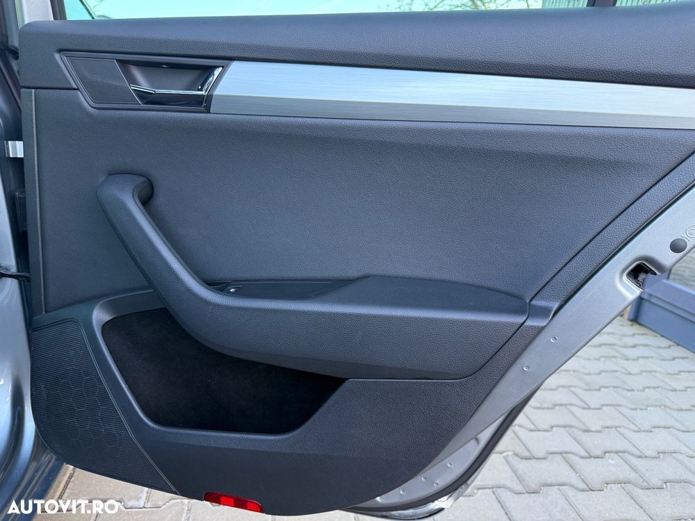 Skoda Superb 2.0 TDI DSG Active - 17