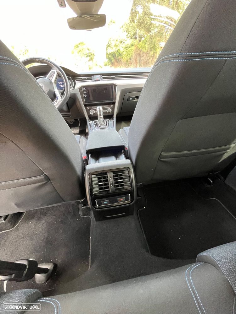 VW Passat Variant - 5