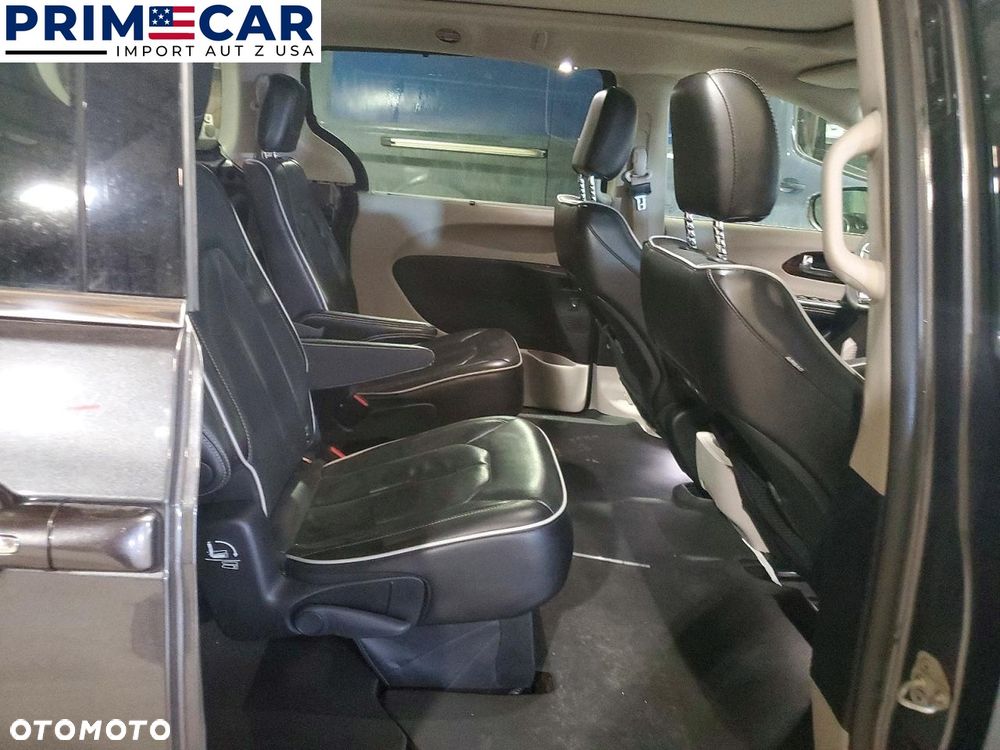 Chrysler Pacifica - 9