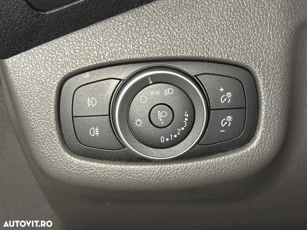 Ford Transit Connect - 13