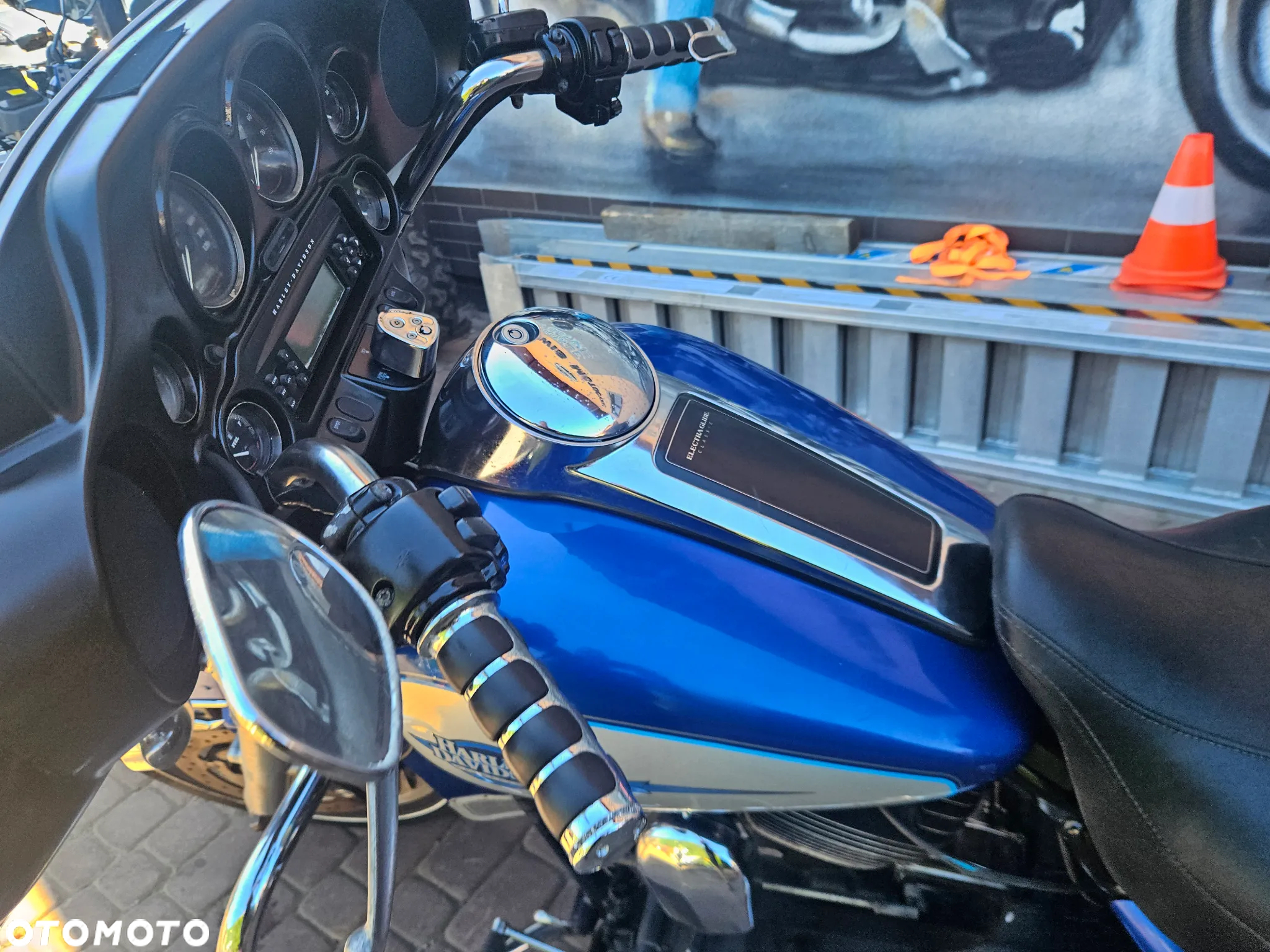 Harley-Davidson FLH Electra Glide - 17