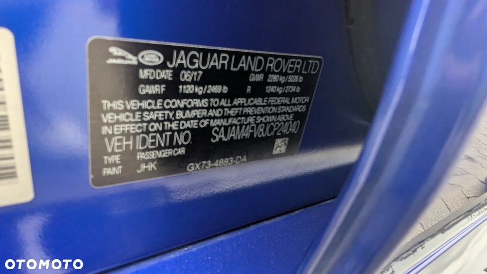 Jaguar XE S - 11