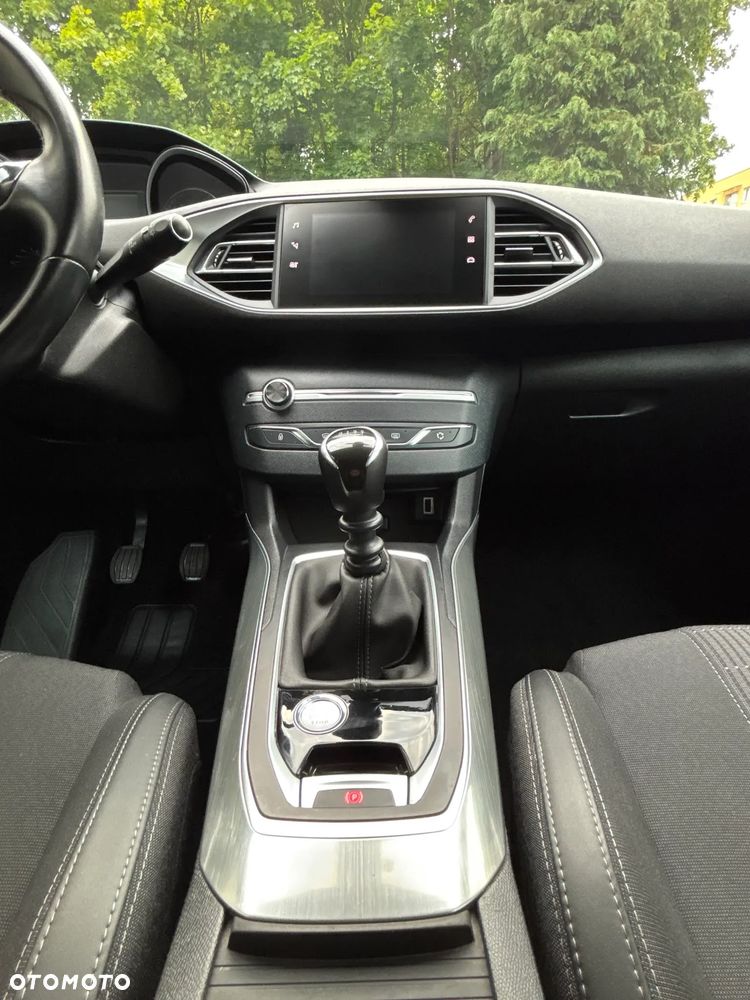 Peugeot 308 1.2 PureTech GPF Allure S&S - 21
