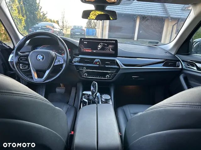 BMW Seria 5 518d - 11