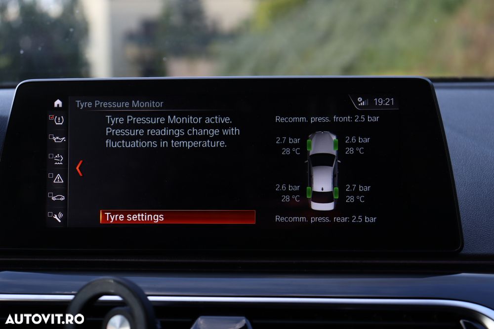 BMW Seria 5 520d xDrive AT - 28