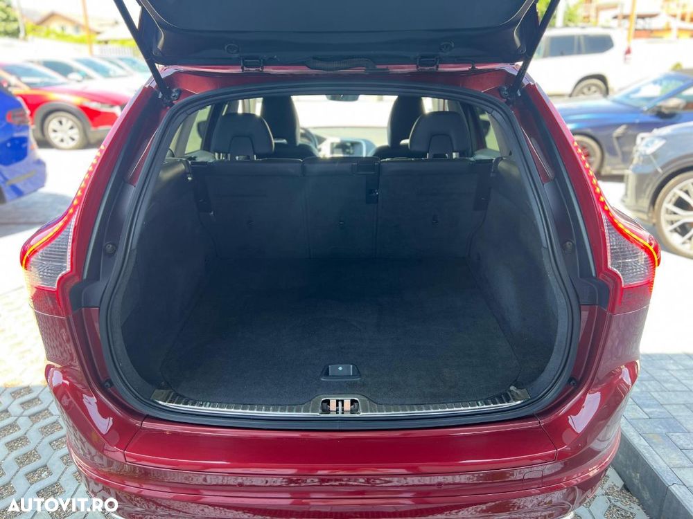 Volvo XC 60 D5AWD Momentum - 13