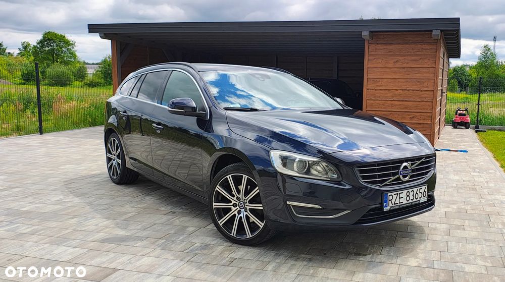Volvo V60 D4 Momentum - 1