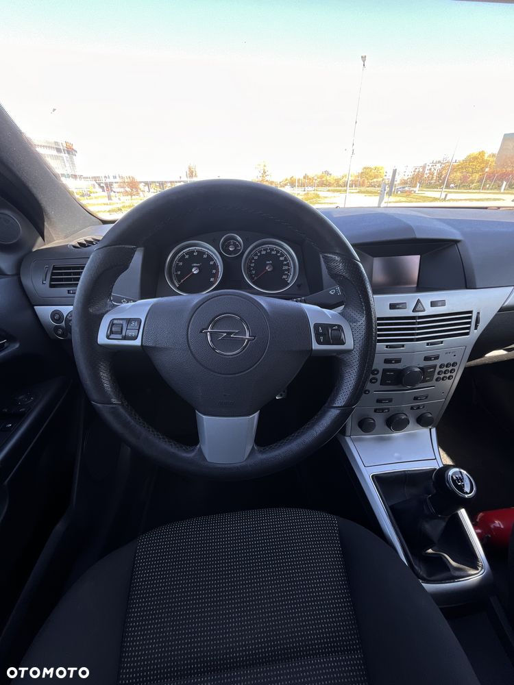 Opel Astra 1.6 Sport - 18