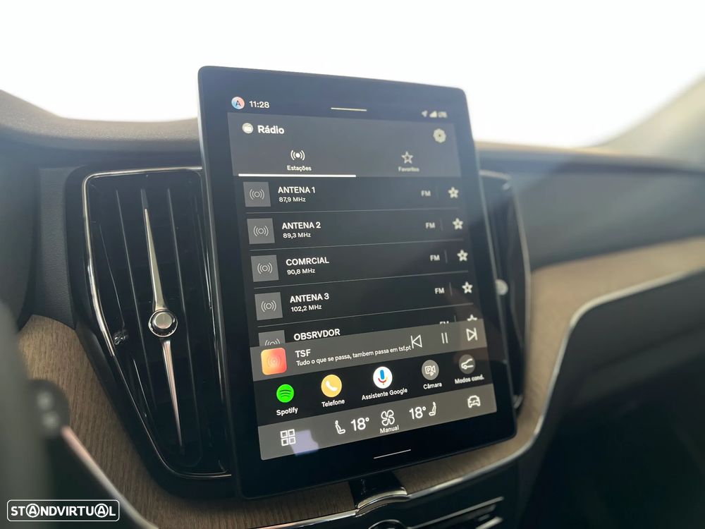 Volvo XC 60 2.0 T6 PHEV Plus Dark - 32