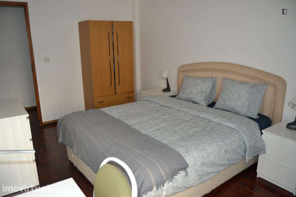 Quarto - localizado em Benfica Lisbon - Grande imagem: 5/34