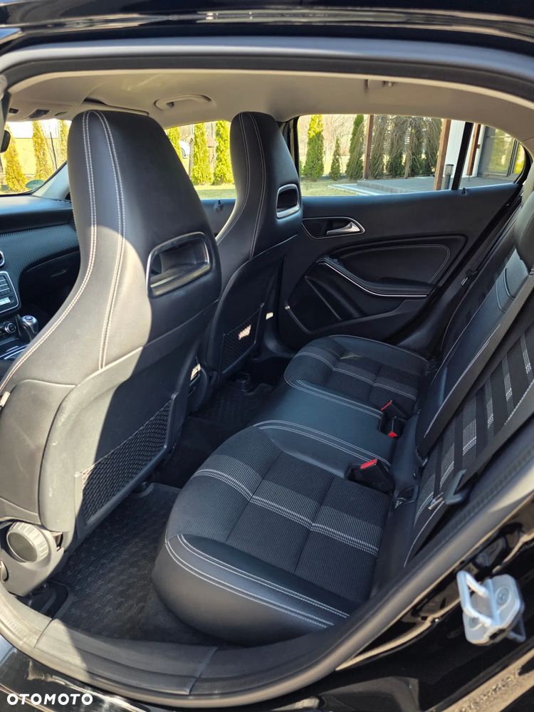 Mercedes-Benz GLA 200 d - 15