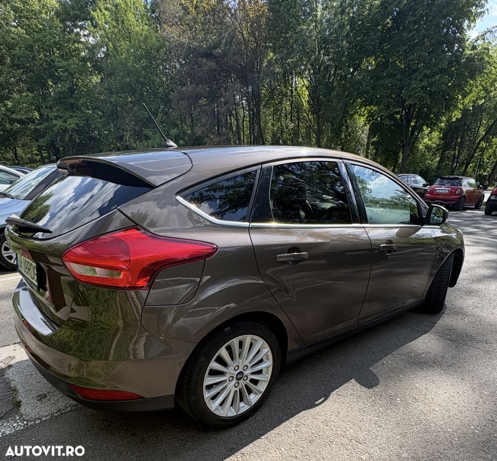 Ford Focus 1.5 TDCi Powershift Titanium - 4