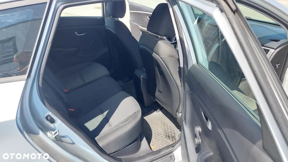 Hyundai i30 1.6 CRDi Classic + - 12
