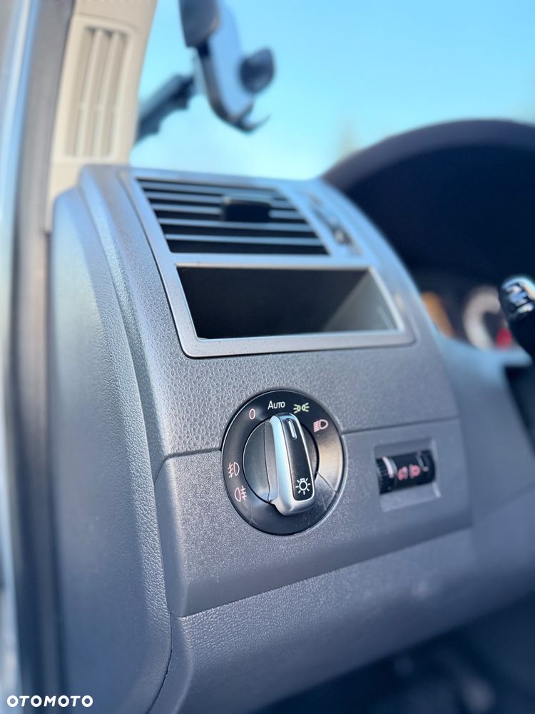 Volkswagen Caravelle - 31