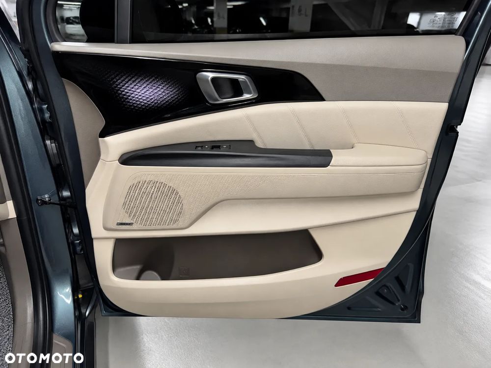 Kia Carnival - 13