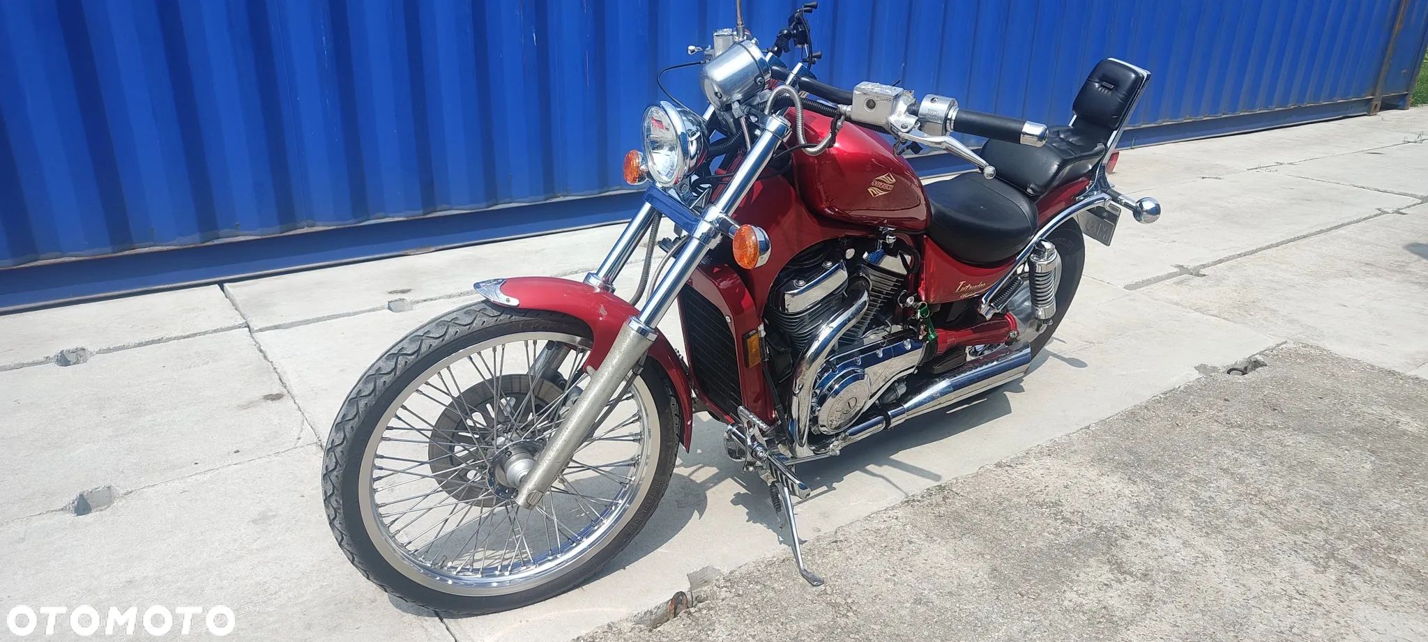 Suzuki Intruder - 1
