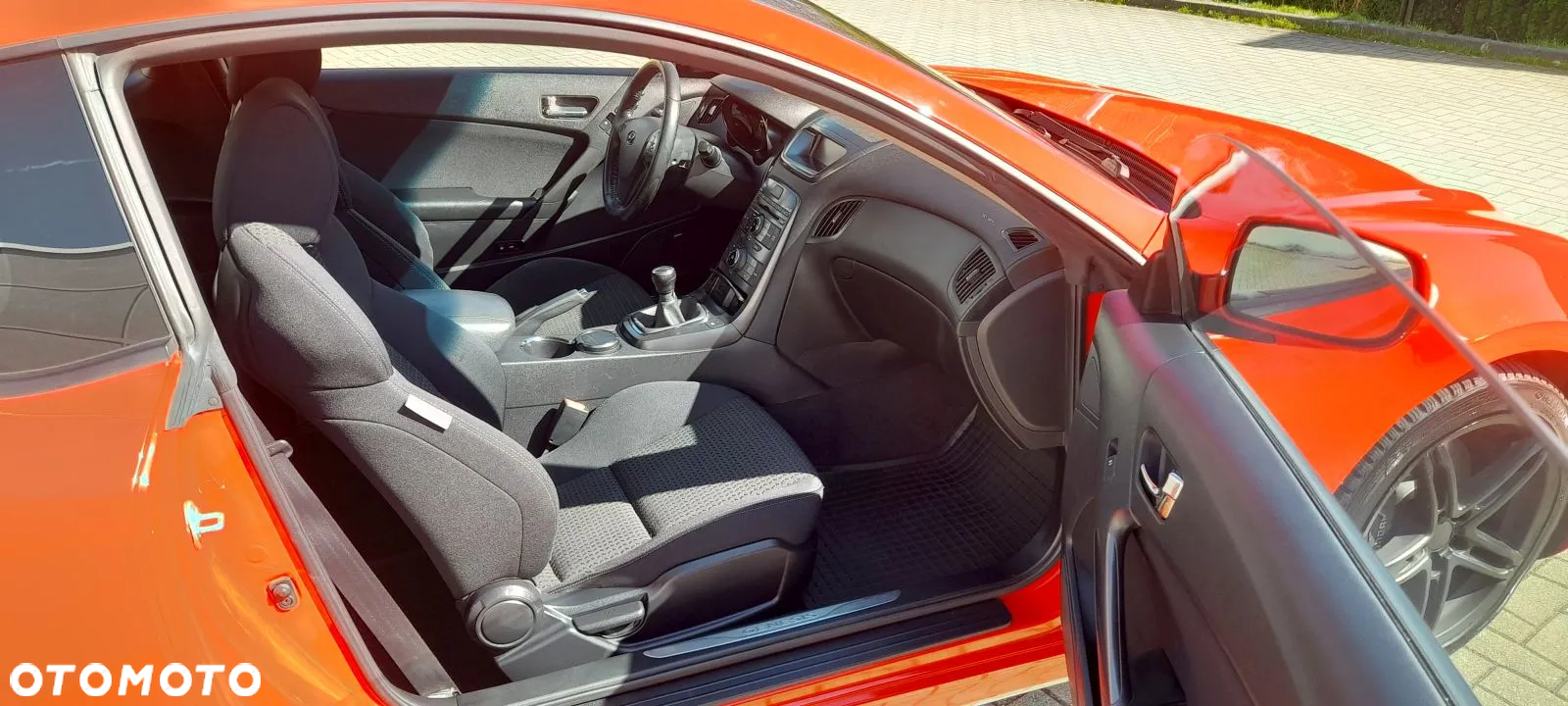 Hyundai Genesis Coupe 2.0 T - 10
