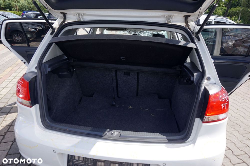 VOLKSWAGEN GOLF VI 5D HB 2011 LB9A 1.6 TDI CAYC 105KM LUB BIAŁY na części - 18