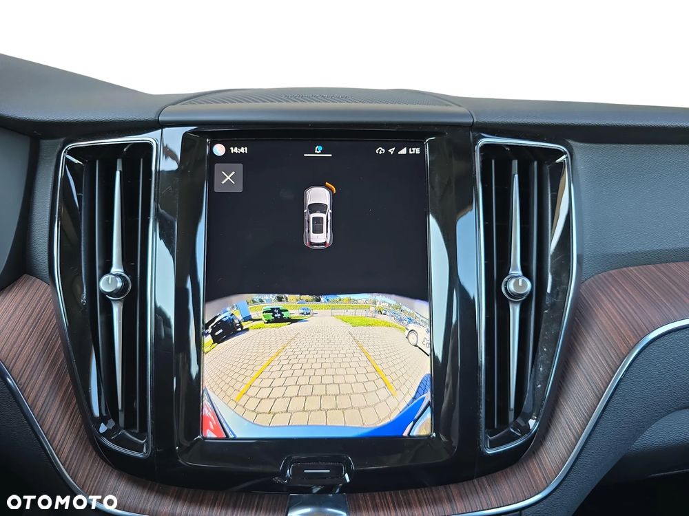 Volvo XC 60 B4 D AWD Plus Dark - 33