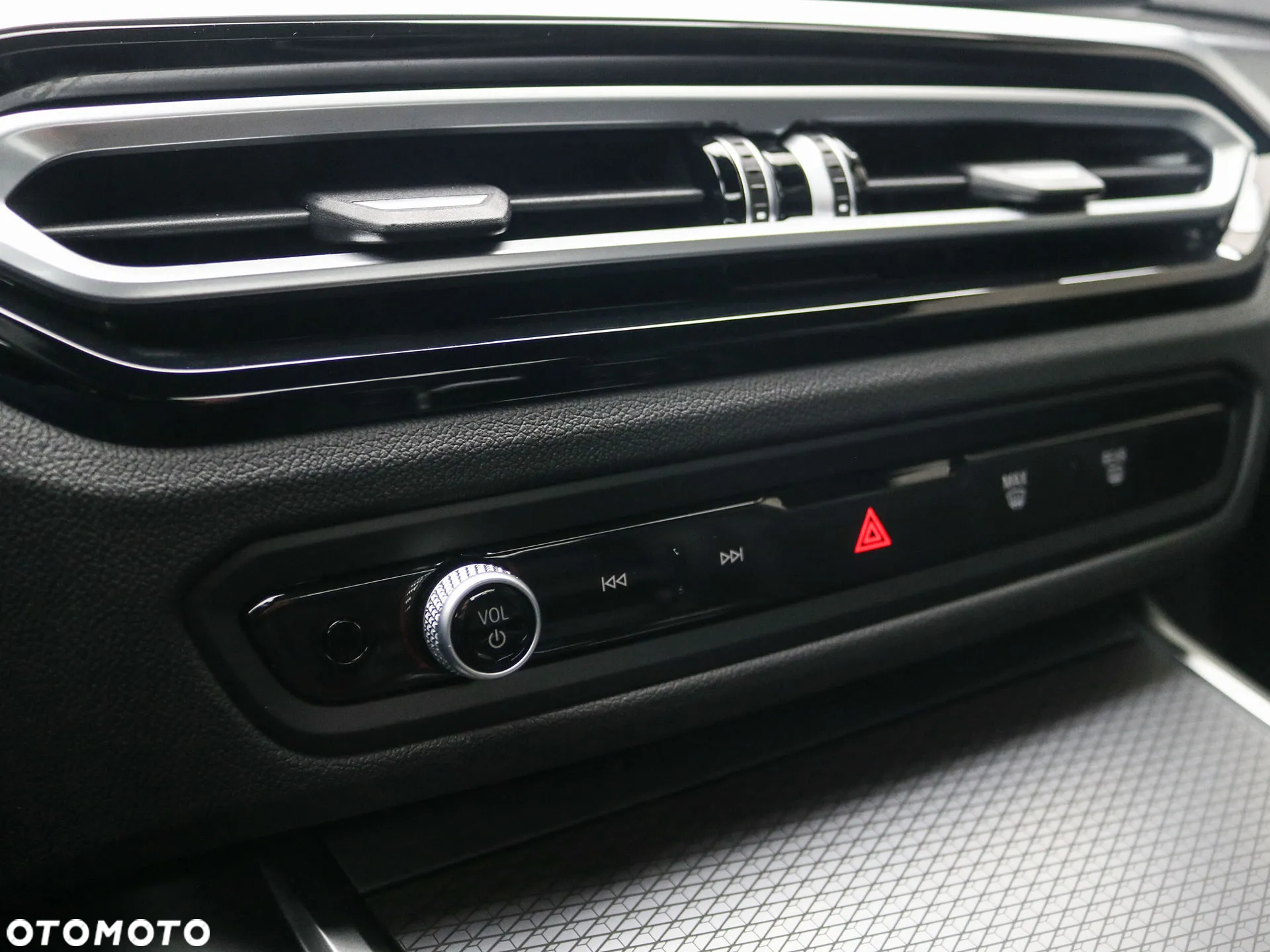 BMW Seria 3 318i M Sport - 23