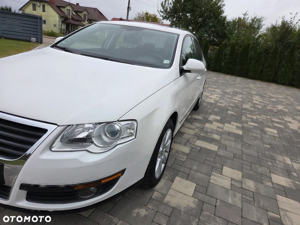 Volkswagen Passat 1.6 Exclusive - 18