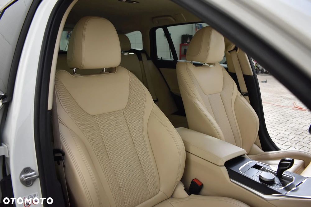 BMW Seria 3 320e Luxury Line - 27