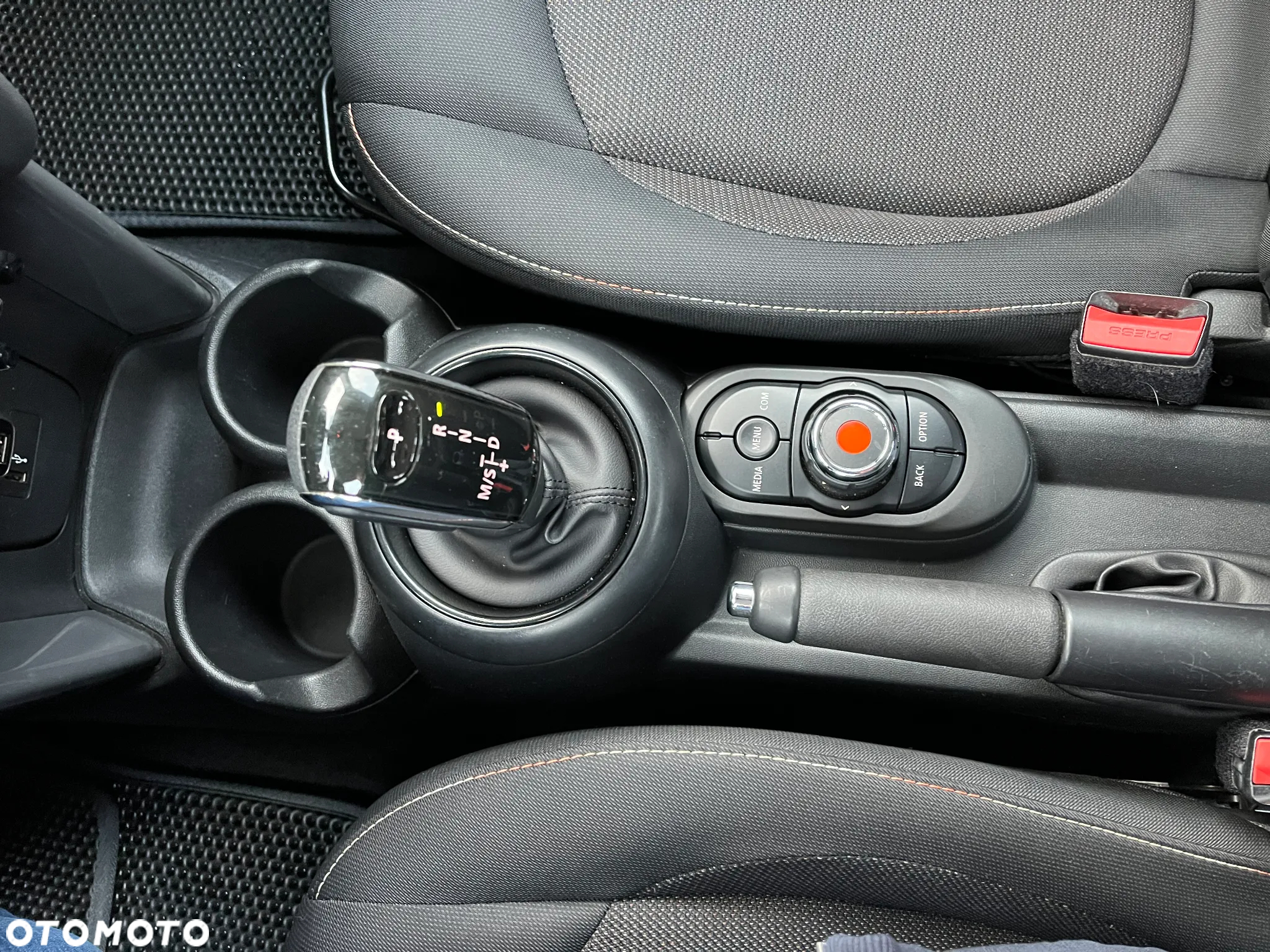 MINI Cooper Standard - 13