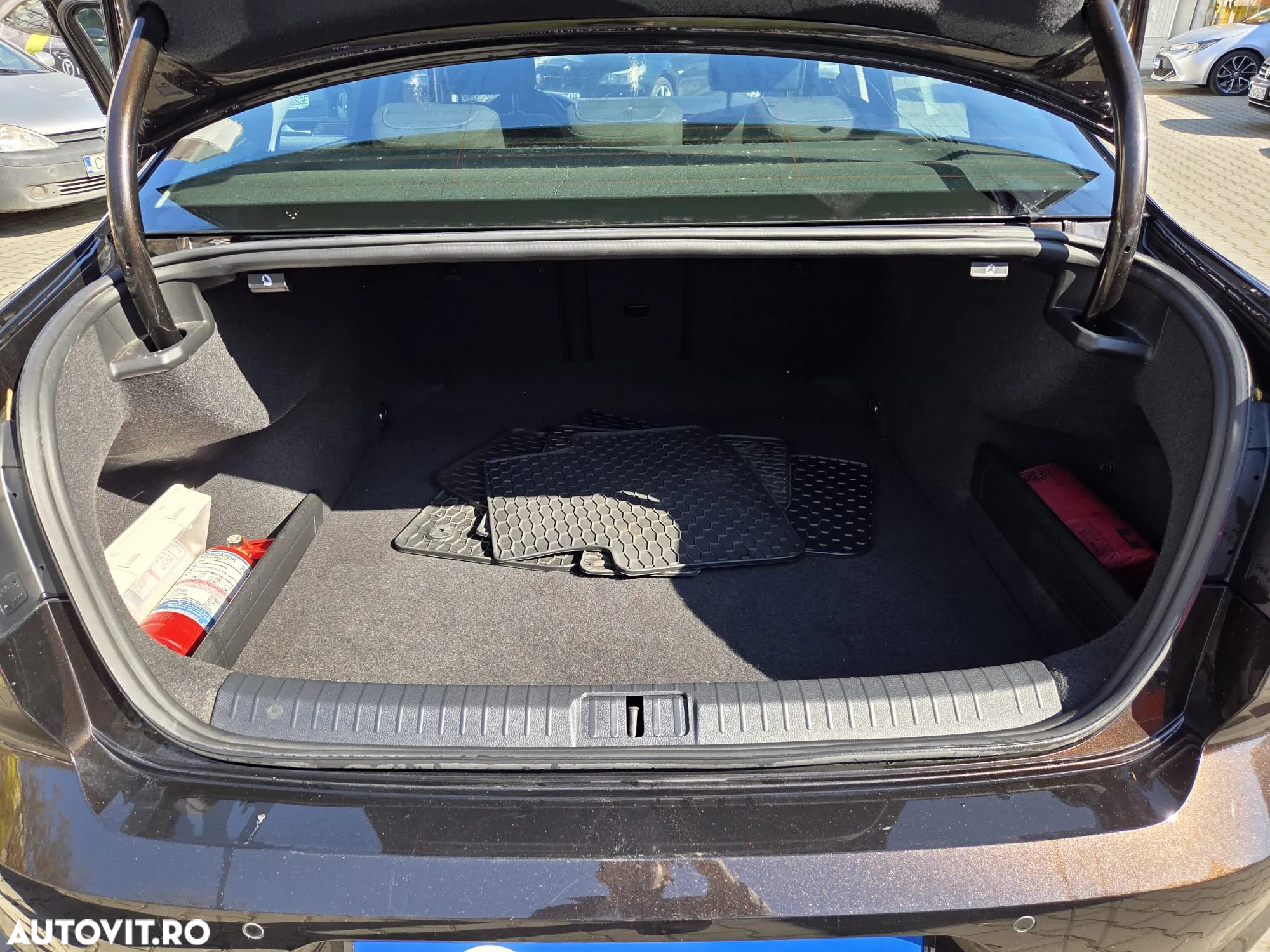 Volkswagen Passat 2.0 TDI DSG Comfortline - 23