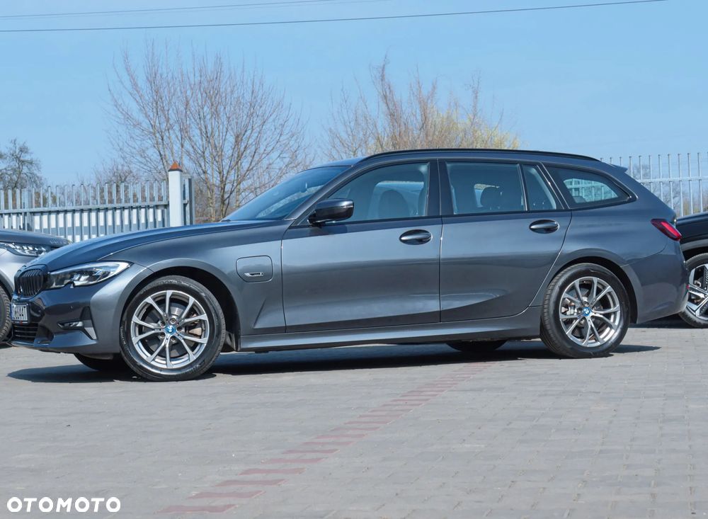 BMW Seria 3 330e Sport Line - 2