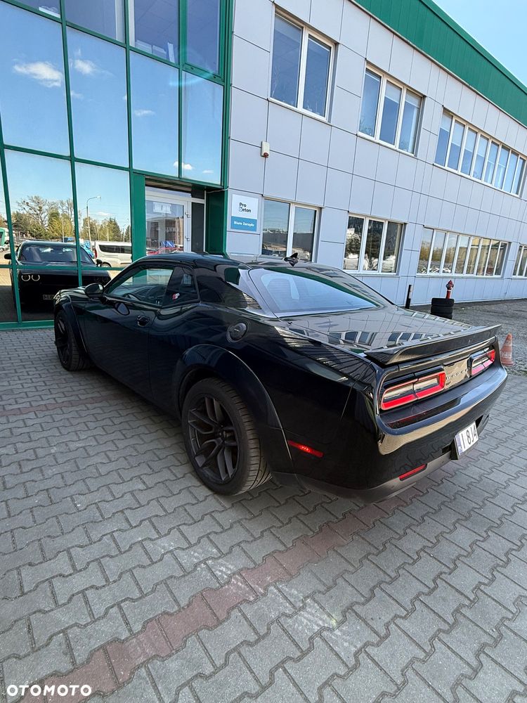 Dodge Challenger - 10