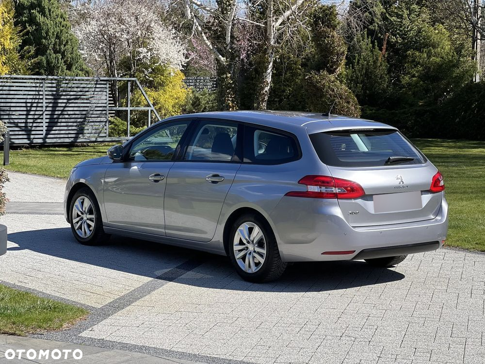 Peugeot 308 1.2 PureTech Business Line S&S - 4