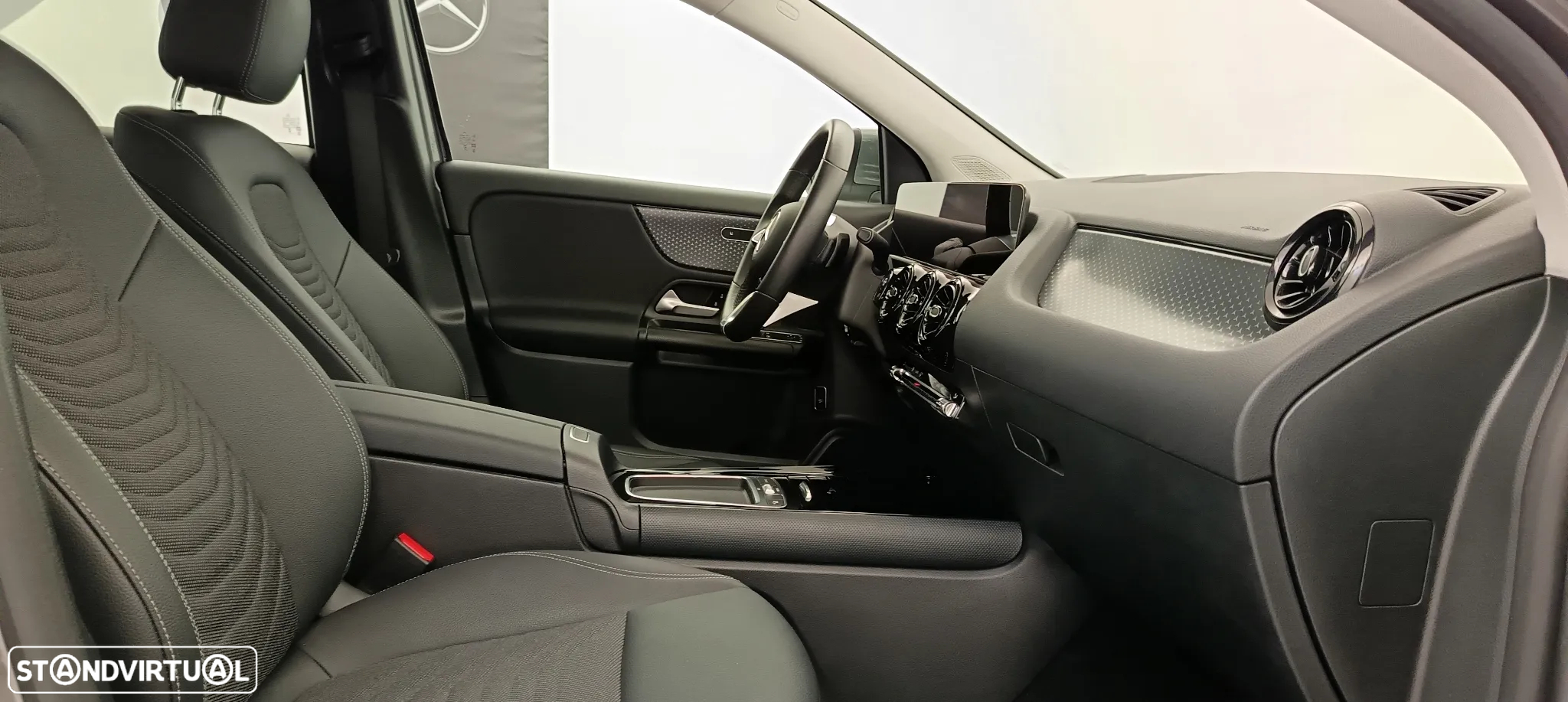 Mercedes-Benz GLA 200 Standard - 28