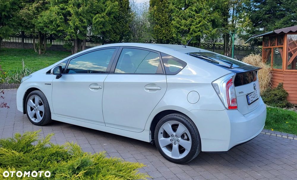Toyota Prius (Hybrid) - 6