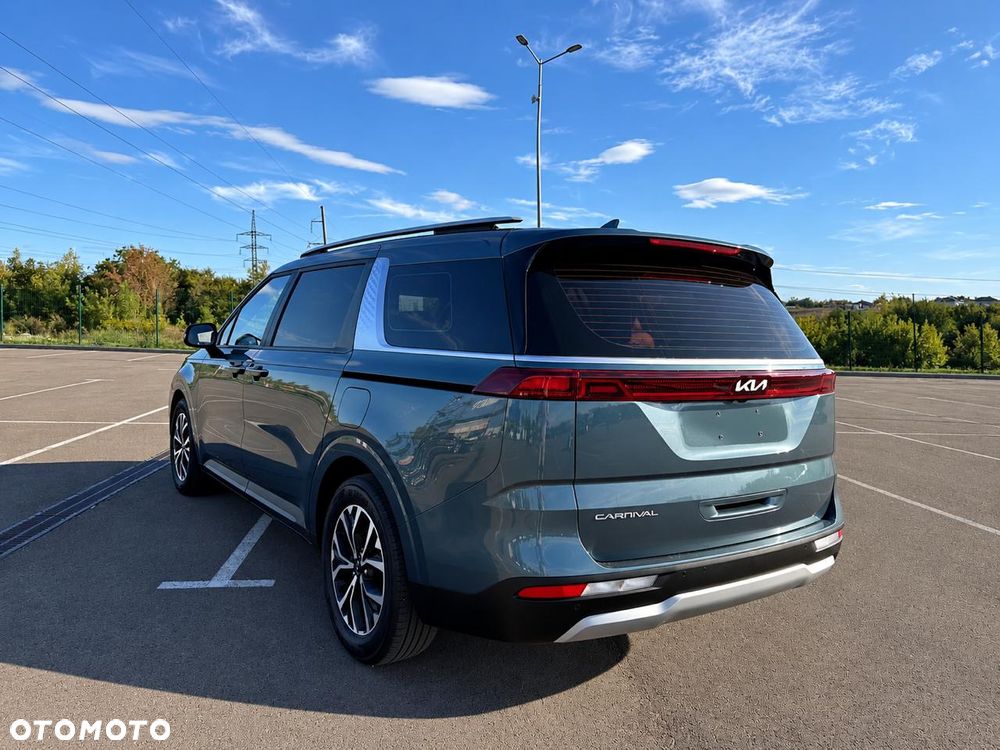 Kia Carnival - 9