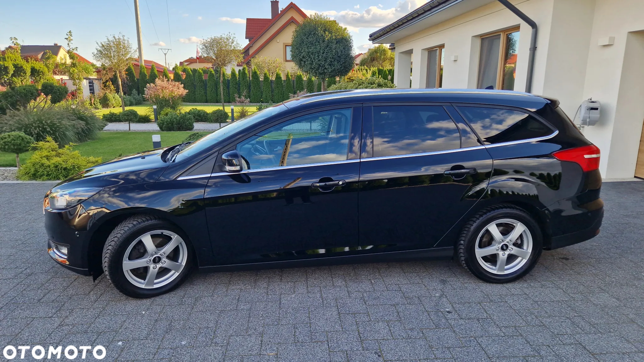 Ford Focus Turnier 1.0 EcoBoost Start-Stopp-System TITANIUM - 3