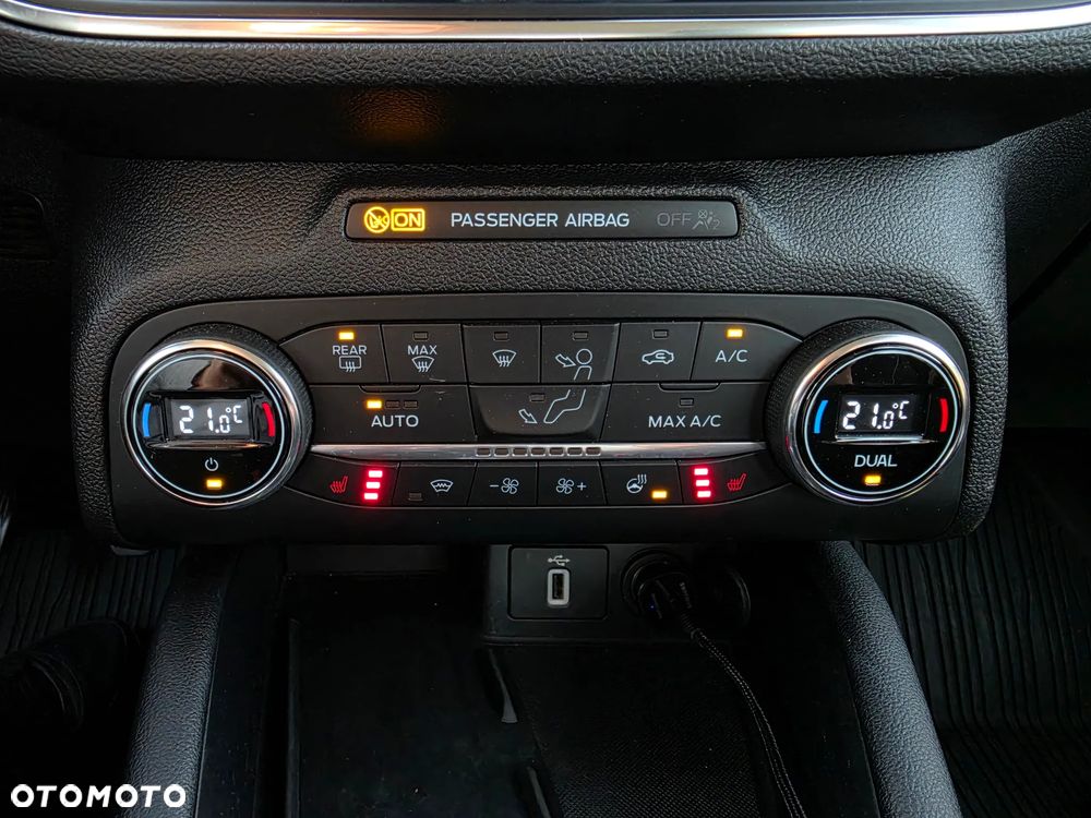 Ford Focus 1.0 EcoBoost Titanium - 12