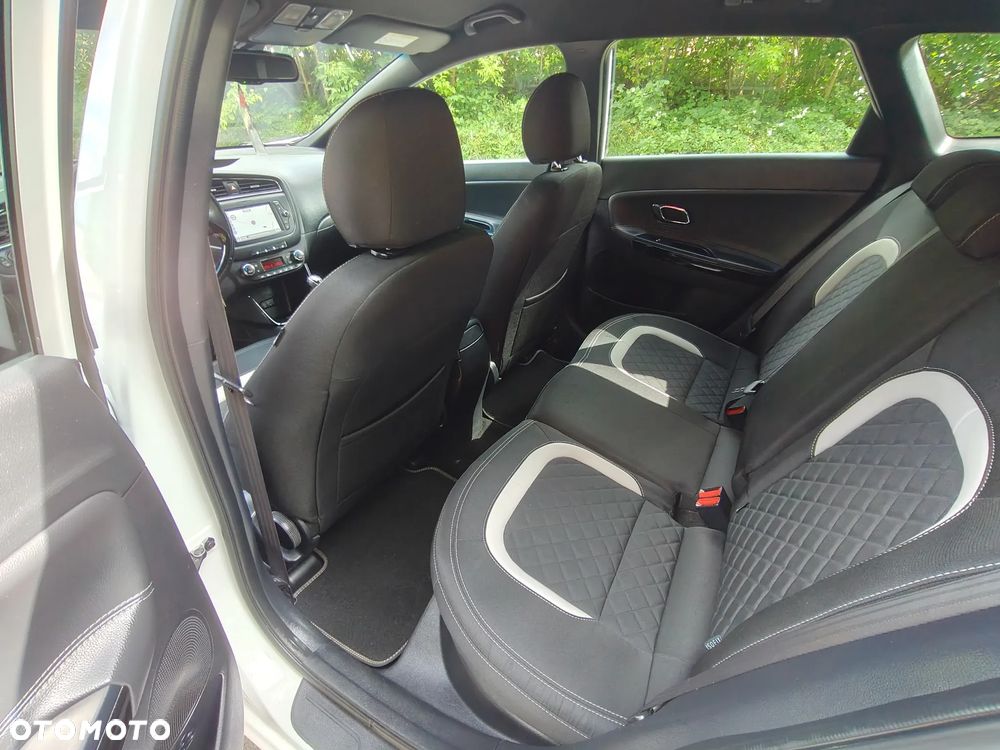 Kia Ceed - 33