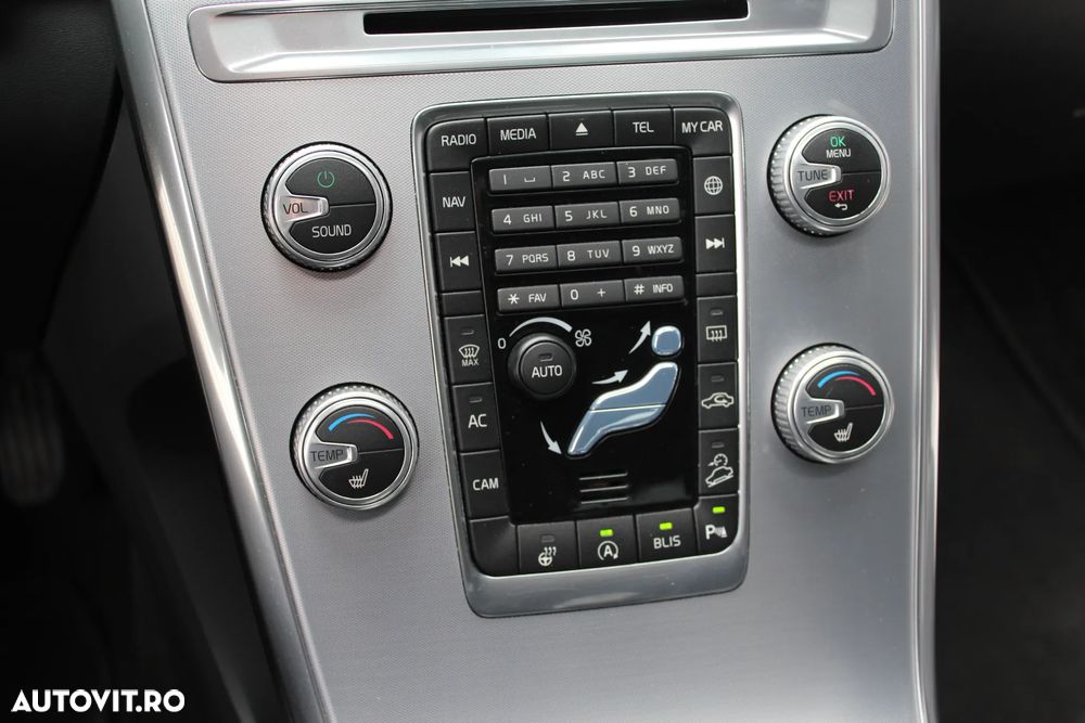 Volvo XC 60 D5AWD Summum - 9