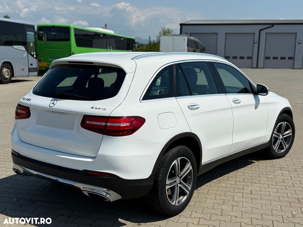 Mercedes-Benz GLC 250 4Matic 9G-TRONIC AMG Line - 11