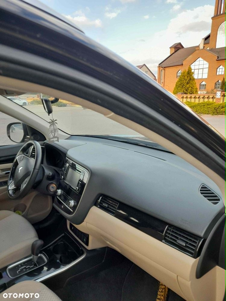 Mitsubishi Outlander - 4