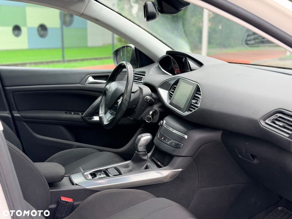 Peugeot 308 BlueHDi FAP 150 EAT6 Stop & Start Allure - 25