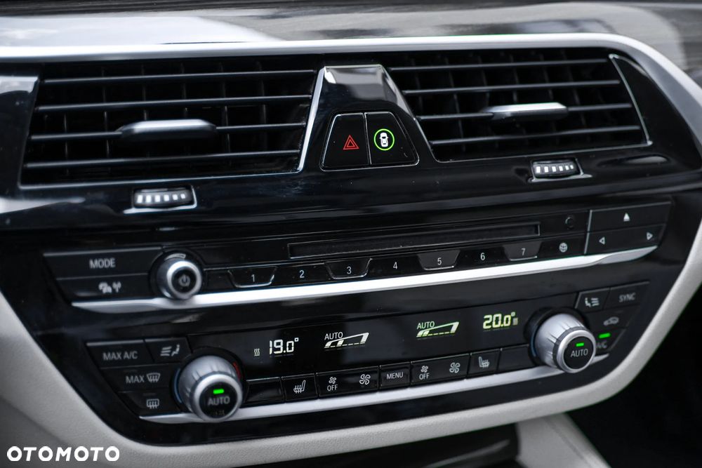 BMW Seria 5 520d xDrive Luxury Line - 21