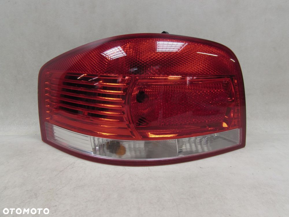 AUDI A3 8P 3D S-LINE 03-08 LAMPA TYL LEWA 8P0945095A UK - 2