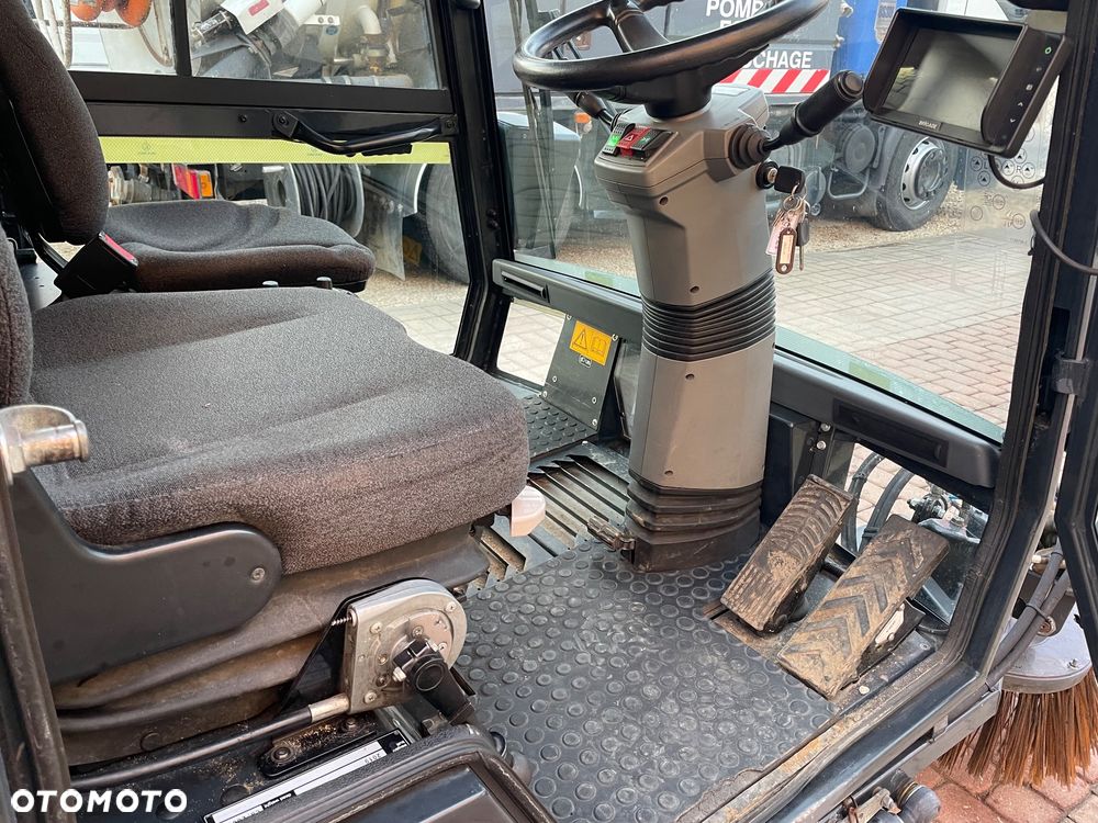 Schmidt Swingo Compact CS 256   200 + Zamiatarka drogowa  zamiatarka chodnikowa uliczna  Swingo 200 +    Super stan 2019 rok - 33