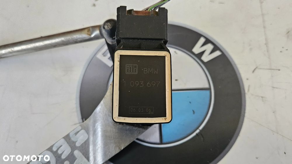 BMW 5 E60 E61 Czujnik poziomowania świateł xenon przód prawy 1093697 - 2